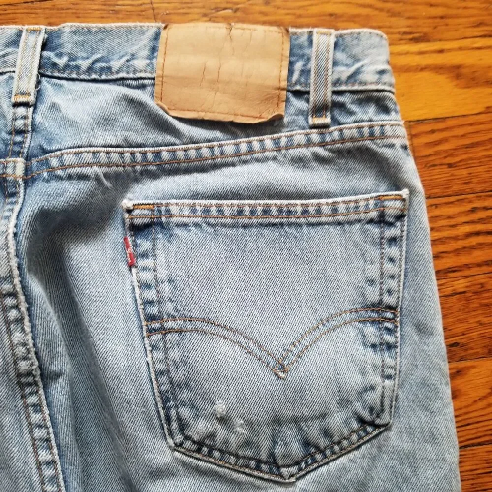 Vintage Levi's 505 Regular Fit Men's 36x32 Light Wash Blue Denim Jeans